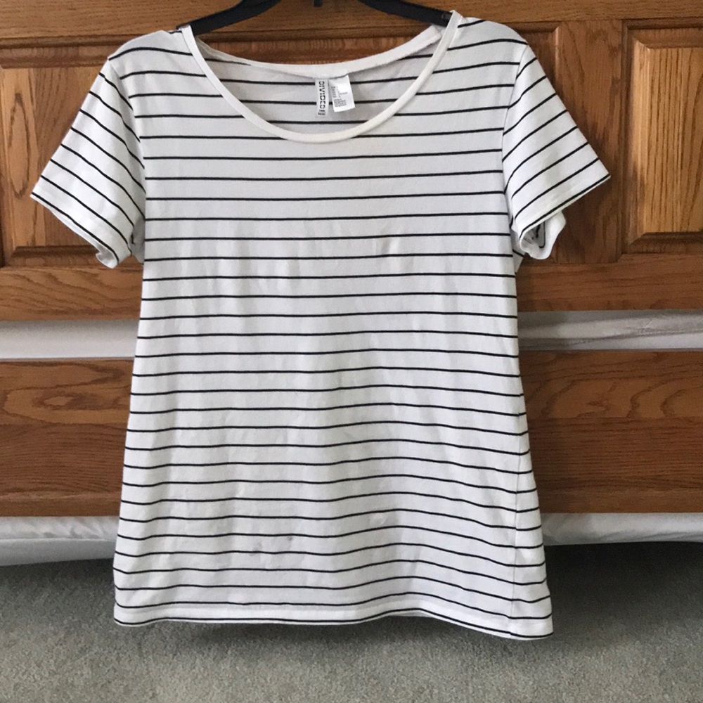 H&M WHITE STRIPED TEE-SHIRT